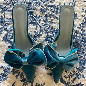 Shein Blue Kitten Heel shoes featuring bows. New. Size 40 (US size 9).
